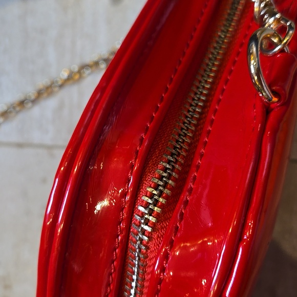 ALDO Original Shiny Red Novelty Lips Versatile Bag - Picture 8 of 13